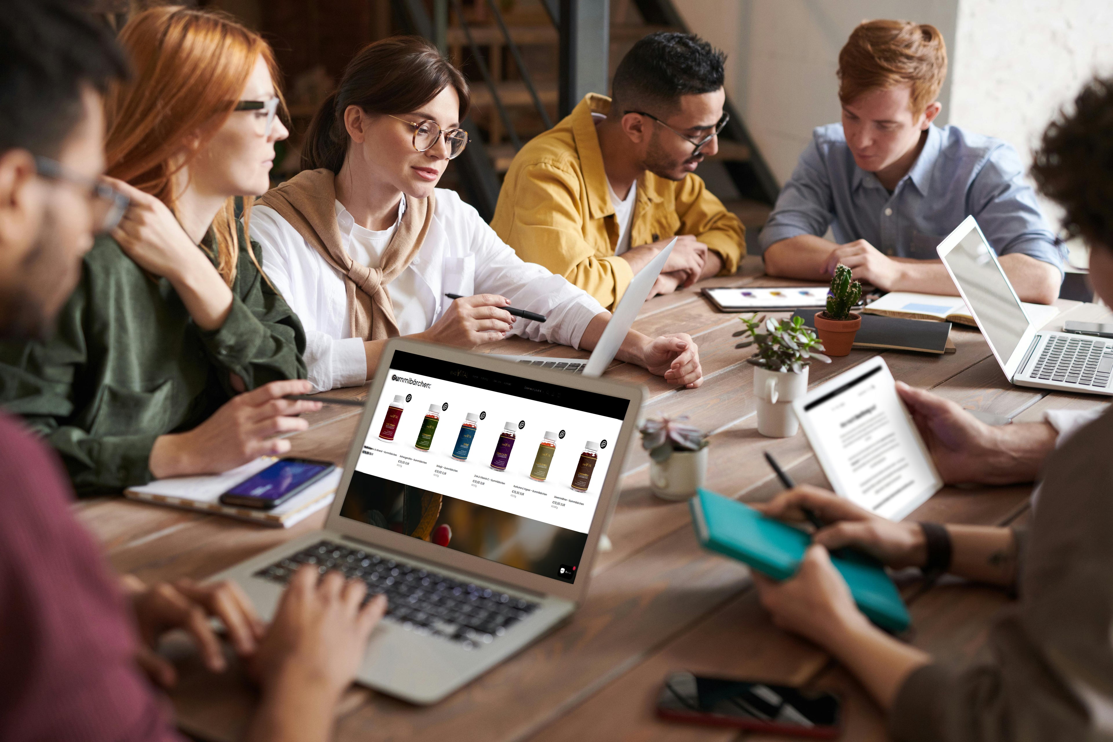 evoVital Team: Persönlicher Kontakt für Fragen zu Premium-Nahrungsergänzung, Produktberatung und Unterstützung bei Ihrer Vitalitätsreise.