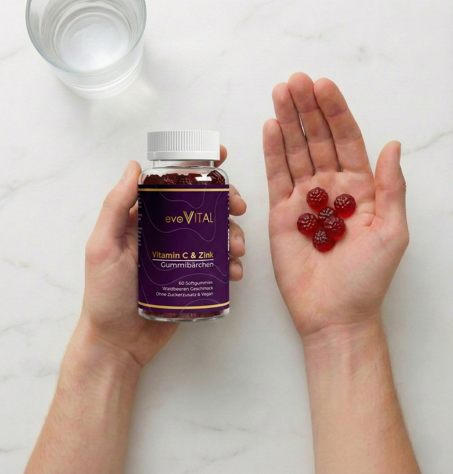 Lifestyle-Aufnahme: Die Zink & Vitamin C Gummies mit Holunderbeere als tägliches veganes Supplement für Immunsystem und Abwehrkräfte.