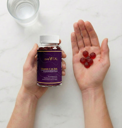 Lifestyle-Aufnahme: Die Zink & Vitamin C Gummies mit Holunderbeere als tägliches veganes Supplement für Immunsystem und Abwehrkräfte.